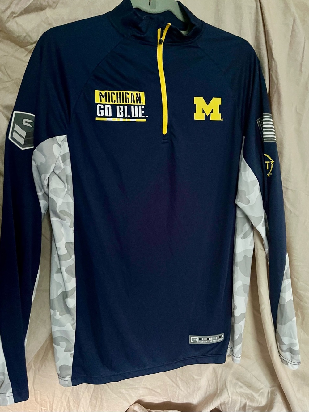 Michigan Wolverines Colosseum 1/4 Zip Pullover Men's Med Blue/Camo NCAA